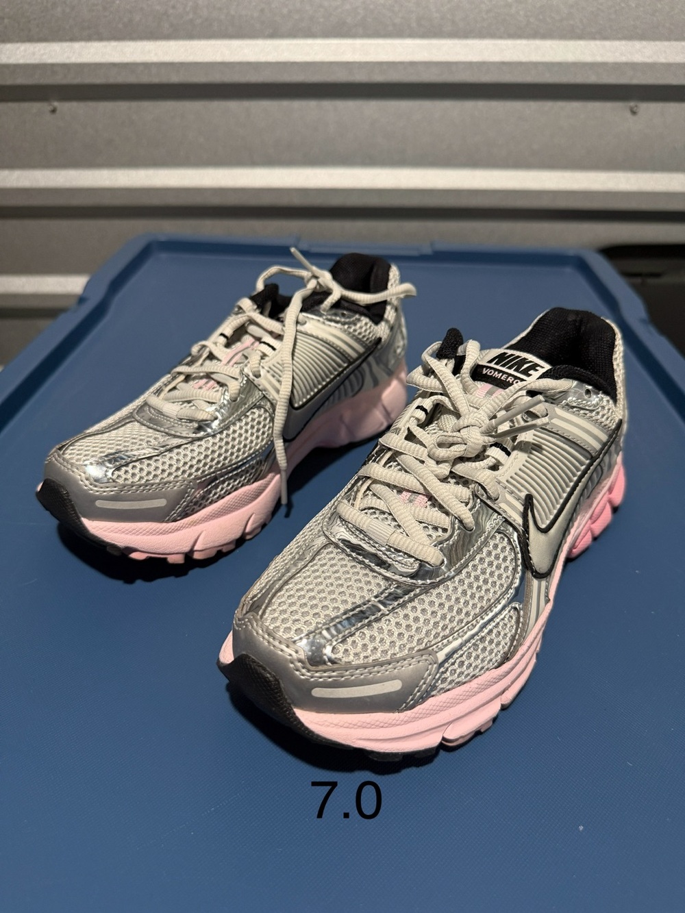 Nike Women’s Sneakers in Silver and Pink